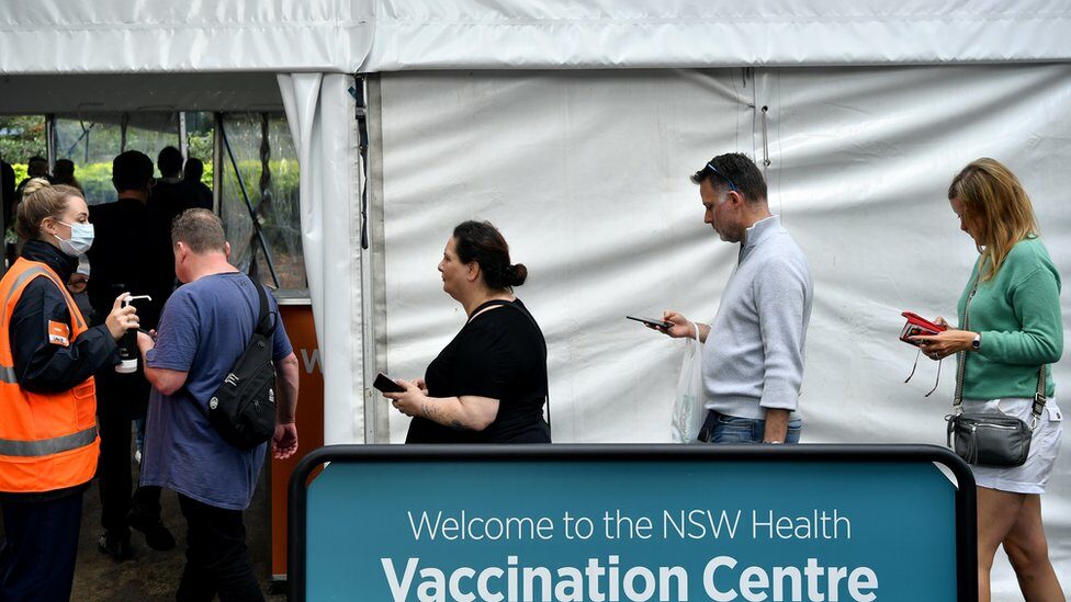 โควิด-19 : แอสตร้าเซนเนก้า วัคซีนที่คนออสเตรเลียจำนวนหนึ่งกำลังหวั่นเกรง
