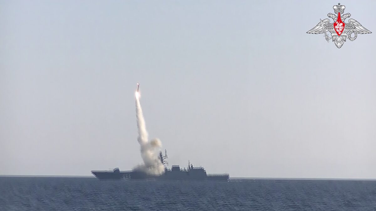 เรือรบรัสเซียยิงสำเร็จ ขีปนาวุธเหนือเสียง “เซอร์คอน” พิชิตเป้าหมายภาคพื้นดิน