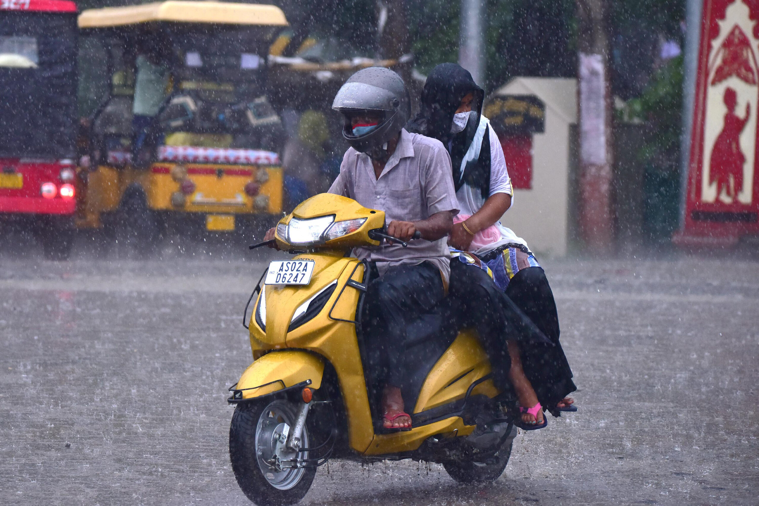 'อินเดีย' เจอฝนตกหนักถล่มตอนเหนือ คร่าชีวิตผู้คนหลายราย