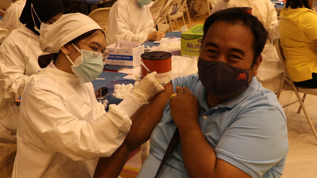 ภูเก็ต เริ่มฉีดวัคซีนโควิดเข็มที่ 3 แก่ประชาชนกลุ่ม 608