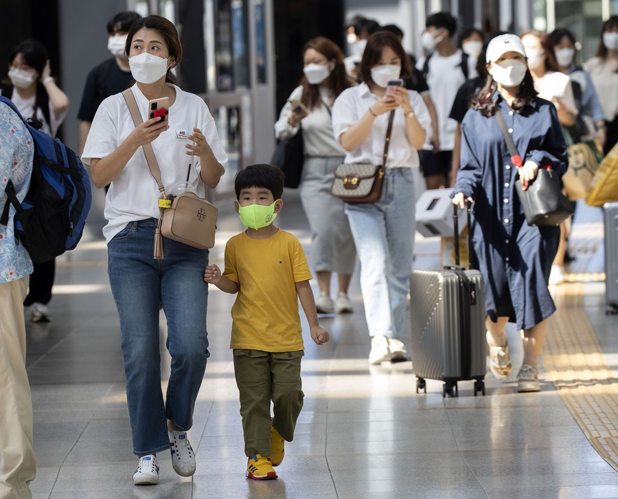 เกาหลีใต้เริ่มร่างแผนกลับสู่ 'วิถีชีวิตปกติ' หลังอัตราฉีดวัคซีนโควิด-19 เพิ่มสูง
