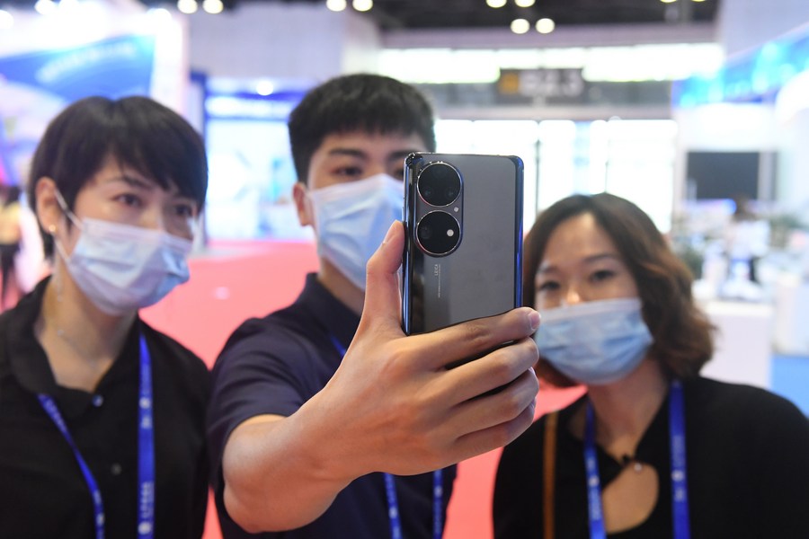 จีนเผยยอดจัดส่ง 'โทรศัพท์มือถือ' ปี 2021 โต 13.9%