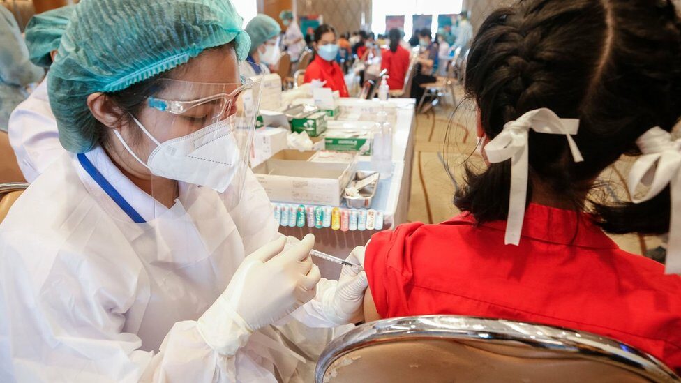 วัคซีนโควิด: ผลวิจัยซิโนฟาร์มในเด็ก 3-17 ปี ที่จีน ไม่มีข้อมูลป้องกันไวรัสสายพันธุ์ใหม่