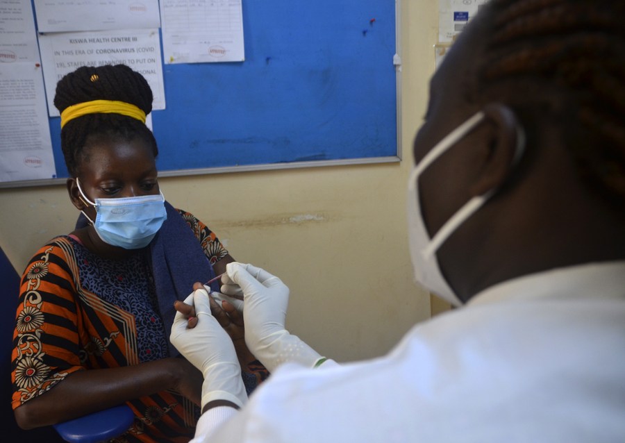 อนามัยโลกแนะฉีด 'วัคซีนมาลาเรีย' ตัวแรกของโลกเป็นวงกว้าง