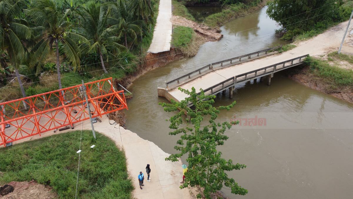 น้ำซัดสะพานขาด ถูกตัดขาด 16 หมู่บ้าน จนท.เร่งซ่อมคาด 2 วัน เสร็จ