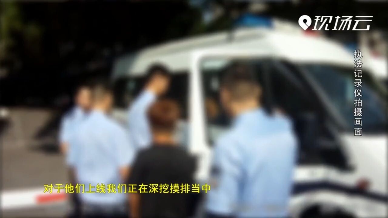 สุดกล้าหาญ! หนุ่มจีนทิ้งรถกลางถนน ช่วยตำรวจไล่กวดผู้ต้องสงสัย