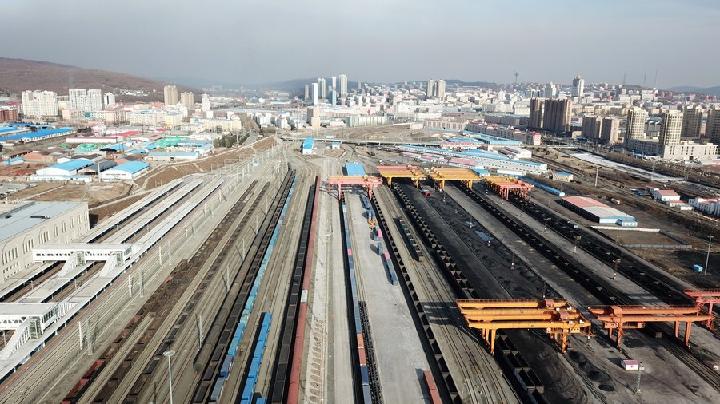 ด่านรถไฟพรมแดนจีนเพิ่มนำเข้า 'ถ่านหิน' แก้ปัญหาขาดแคลนพลังงาน