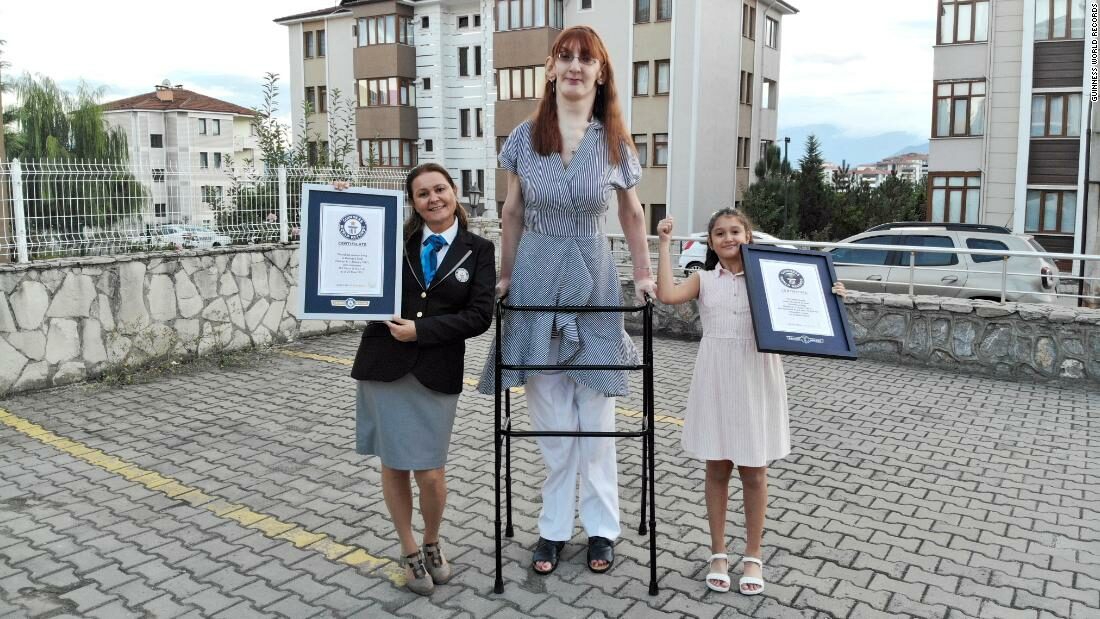 สาวตุรกี วัย 24 ซิวตำแหน่ง ผู้หญิงที่สูงที่สุดในโลก ด้วยความสูง 215 ซม.