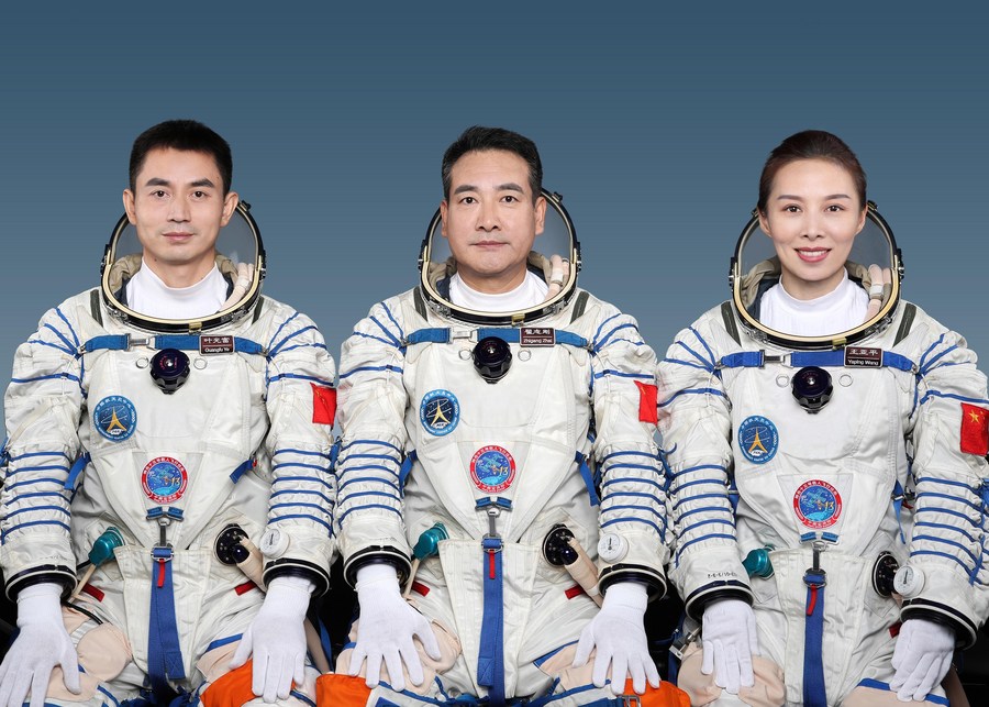 จีนเตรียมส่ง 'เสินโจว-13' พร้อมนักบินอวกาศ เดินหน้าสร้างสถานีอวกาศ 6 เดือน