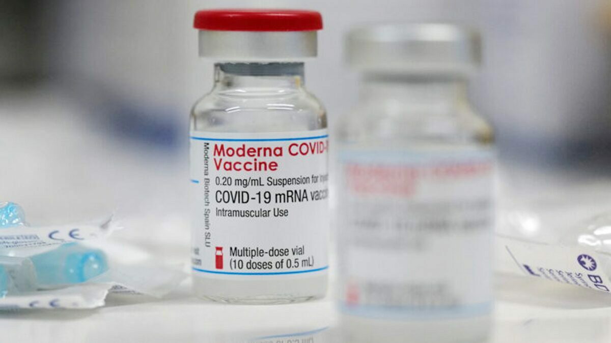 'ดร.อนันต์' แจงต่อ วัคซีนครึ่งโดสกระตุ้นโมเดอร์นา 2 เข็ม หลังดราม่ารพ.เอกชนจองแพง