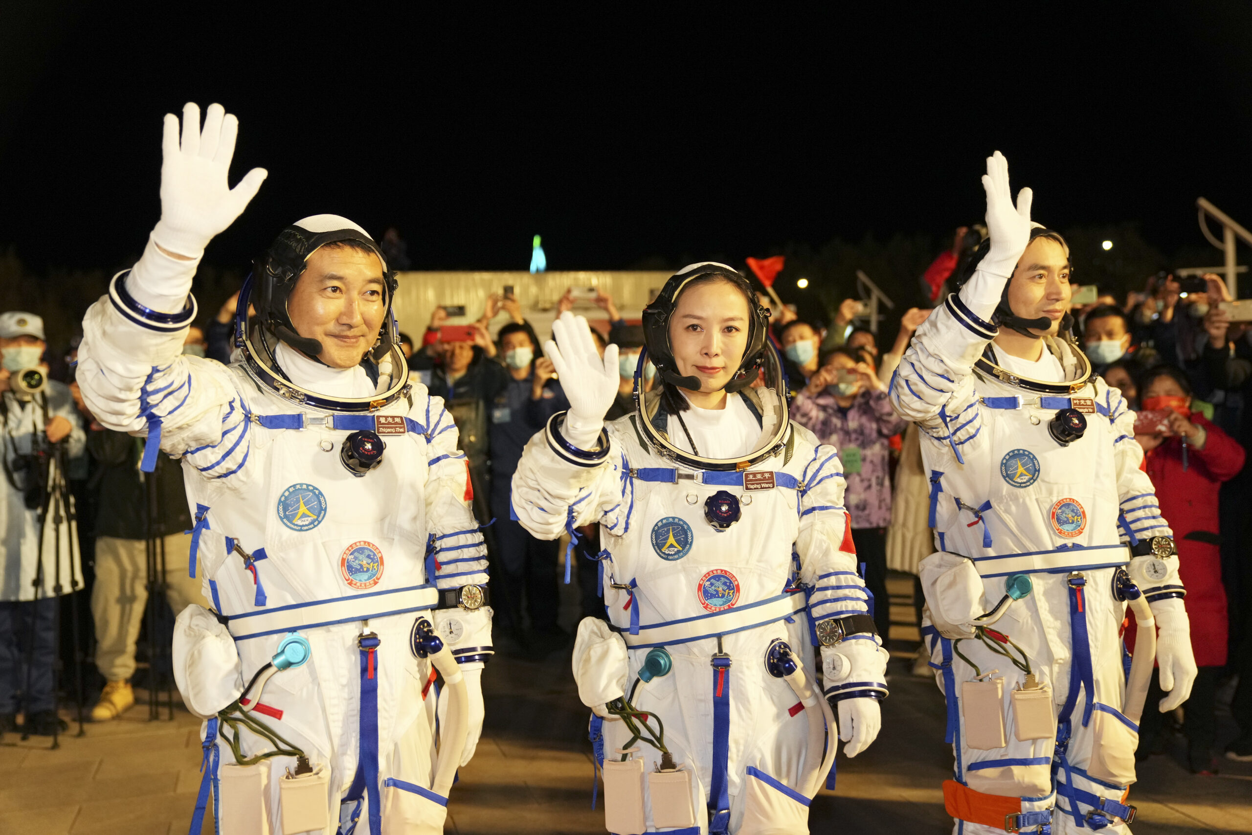 ย้อนชมพิธีส่ง 'นักบินอวกาศจีน' ปฏิบัติภารกิจ 'เสินโจว-13'