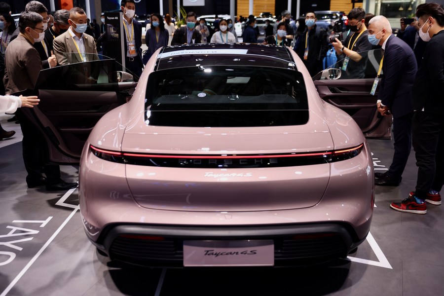 ยอดขาย 'รถยนต์ไฟฟ้าใช้แบตเตอรี่' ในจีน Q3 นำโด่งสุดในทั่วโลก