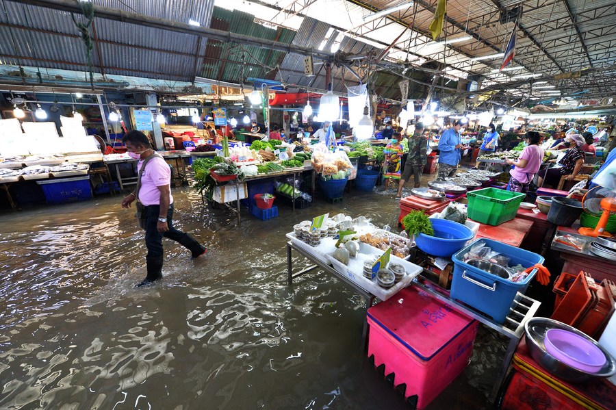น้ำท่วมเจิ่งนอง 'ตลาด-ถนน' ในกรุงเทพฯ