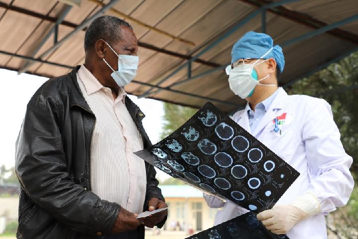 จีนส่งบุคลากรแพทย์ไปแอฟริกา 23,000 คน รักษาผู้ป่วย 230 ล้านราย