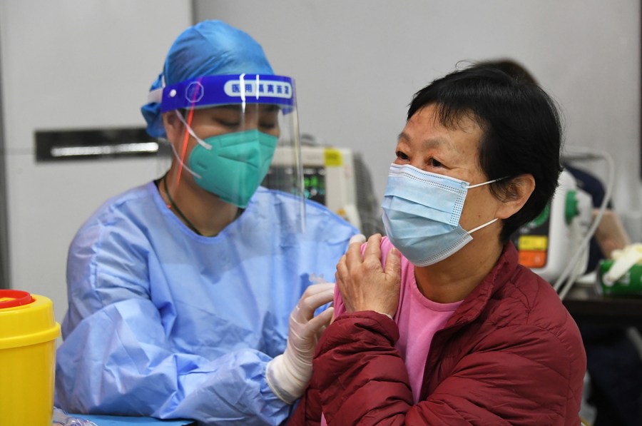'ผู้สูงอายุ' ในจีนกว่า 200 ล้านคน ฉีดวัคซีนโควิด-19 ครบโดสแล้ว