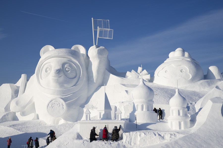 ส่อง 'รูปปั้นหิมะยักษ์' มาสคอตปักกิ่ง โอลิมปิก ฤดูหนาว