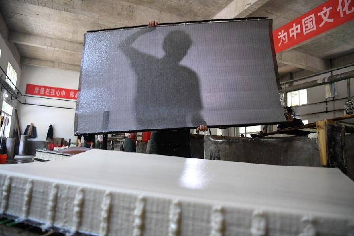 นักวิจัยจีนหยิบจุดเด่น 'กระดาษข้าว' พัฒนา 'ฟิล์มพับได้' สมรรถนะสูง