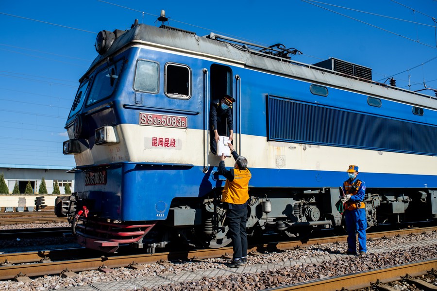 รถไฟสินค้า 'จีน-ลาว' เที่ยวแรกของปี 2022