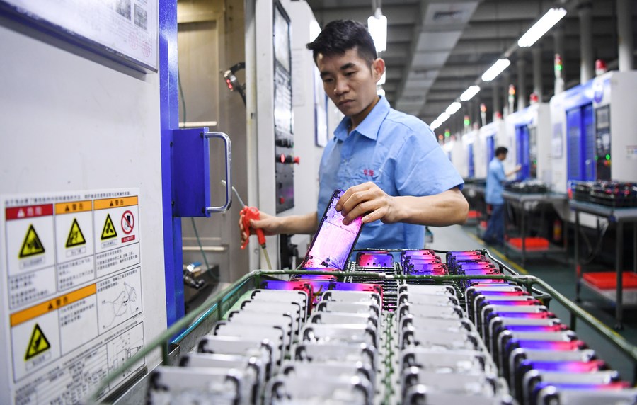 จีนเผยภาคการผลิต 'ข้อมูลอิเล็กทรอนิกส์' ยังโตแกร่ง