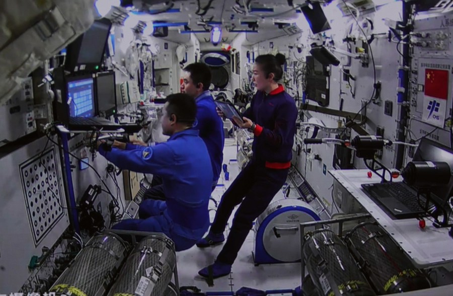 ทีมนักบินอวกาศจีน ทดลอง 'นัดพบ-เทียบท่า' ยานขนสัมภาระสำเร็จ
