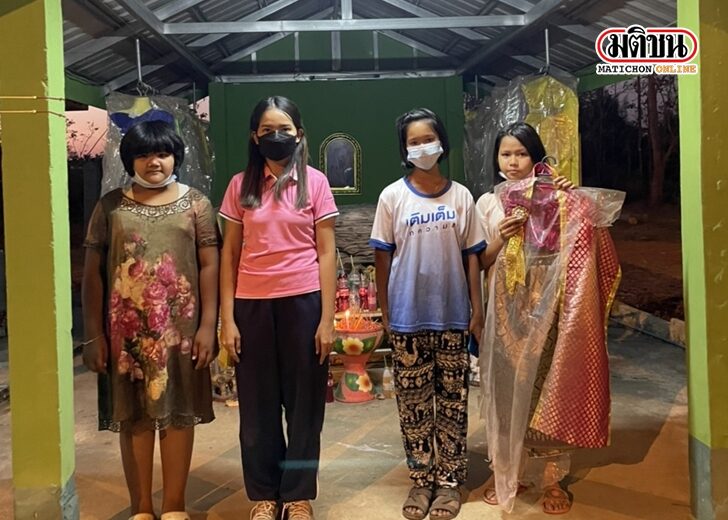 ฮือฮา !! นักเรียนบ้านไทยสามารถ ยืมชุดไทย จากศาลเจ้าแม่ตะเคียน มาใส่ในงาน กีฬาสี