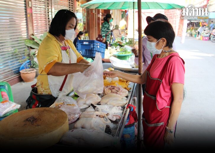 แม่ค้าขายไก่สดในตลาดเมืองราชบุรี ขยับราคาขึ้น 10 บาท คาดตรุษจีนปรับเพิ่มอีกเพราะขึ้นทุกปี