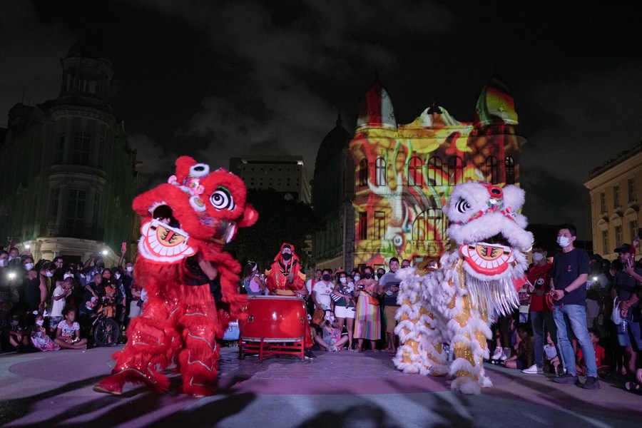 เมืองในบราซิลจัดแสดงแสงสี ฉลองรับตรุษจีน-โอลิมปิก ปักกิ่ง
