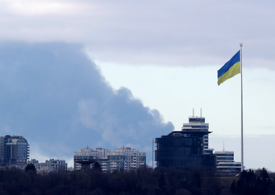 'ยูเครน' ระดมกำลังแสนนาย จ่อเจรจา 'รัสเซีย'