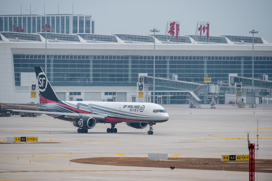 'สนามบินสินค้า' แห่งแรกของจีน ทดสอบเที่ยวบินเสร็จสมบูรณ์