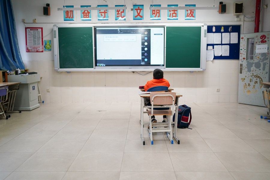 เซี่ยงไฮ้ผุด 'เรียนออนไลน์จากห้องเรียน' ช่วยเด็กที่ไม่พร้อมเรียนจากบ้าน