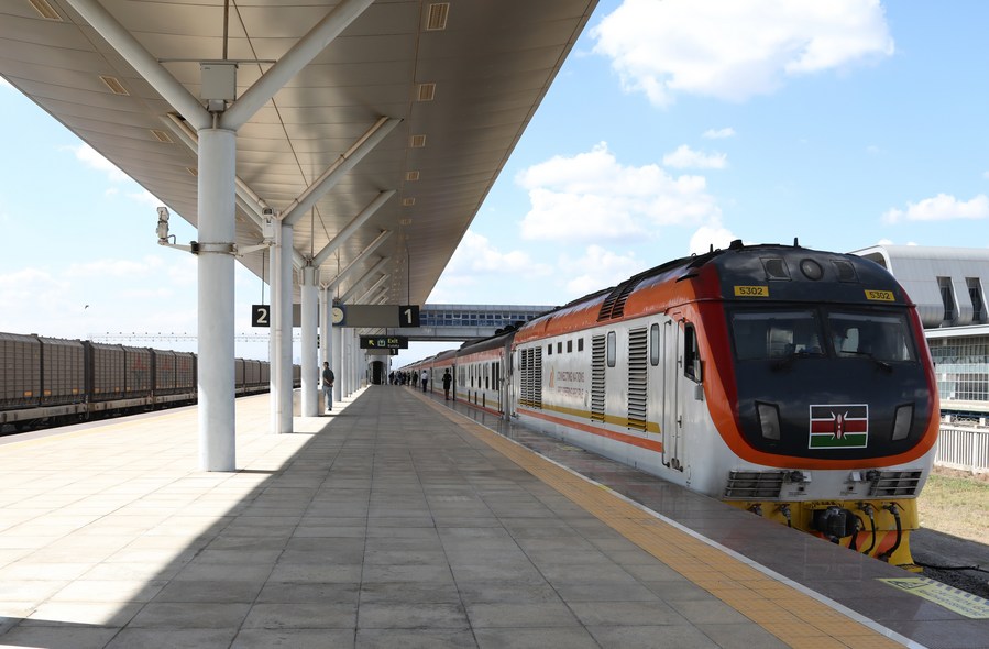 บริการ 'รถไฟเคนยา' ฝีมือจีนสร้าง รองรับผู้โดยสารเพิ่มกว่าเท่าตัวในปี 2021