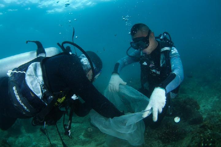 นักวิทย์จีนพบ 'เชื้อราในทะเล' ย่อยสลายพลาสติกได้