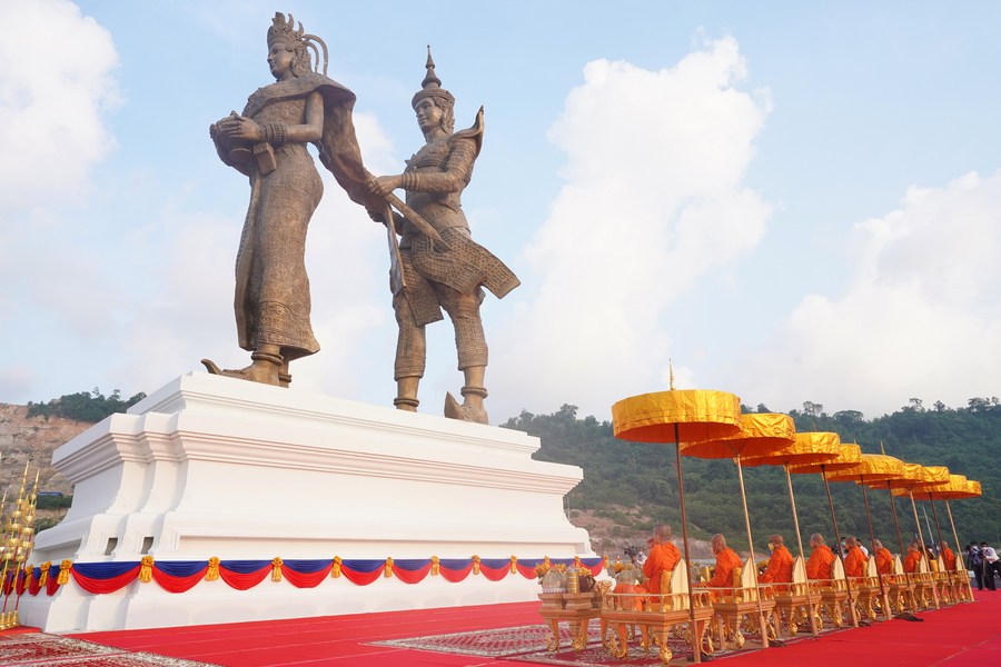 กัมพูชาเปิดตัว 'รูปปั้นทองแดงยักษ์' ผู้ก่อตั้ง 'อาณาจักรฟูนัน' โบราณ