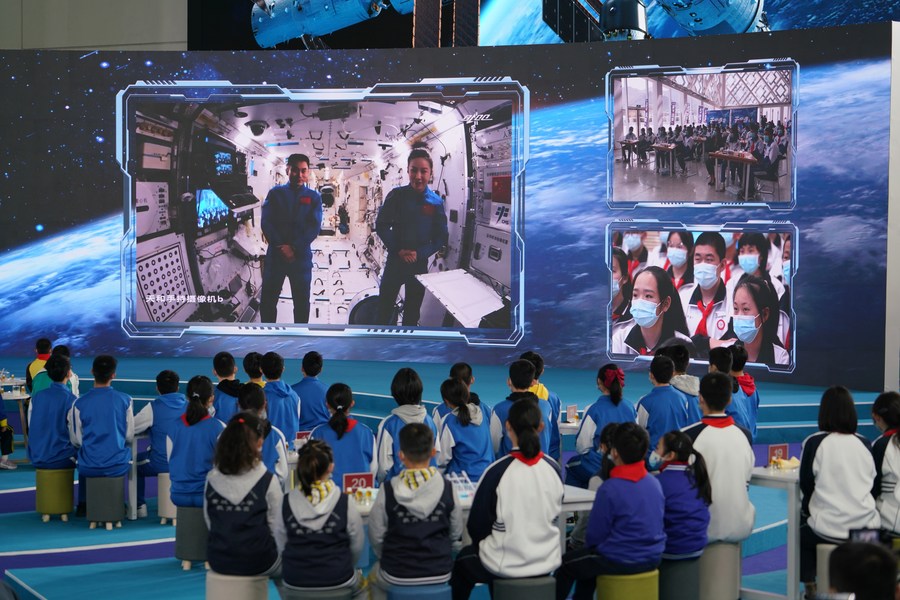 จีนเผยรายละเอียด 'ภารกิจนักบินอวกาศ' เสินโจว-14 และเสินโจว-15