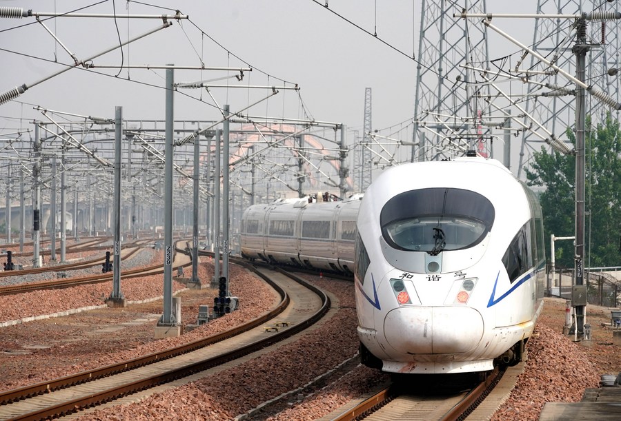 จีนเผยยอดขนส่ง 'ผู้โดยสาร-สินค้า' ทางรถไฟ ขยายตัวในปี 2021