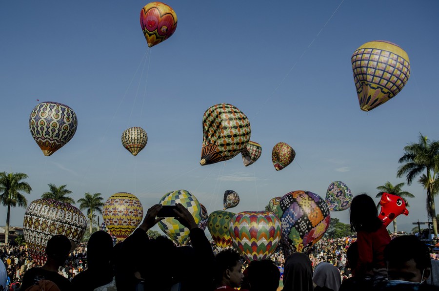 อินโดนีเซียจัด 'เทศกาลบอลลูน' ฉลองวันหยุดอีดิลฟิตรี