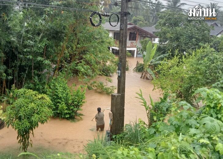 “อุตรดิตถ์” น้ำท่วมหลายหมู่บ้าน หลังฝนกระหน่ำต่อเนื่อง