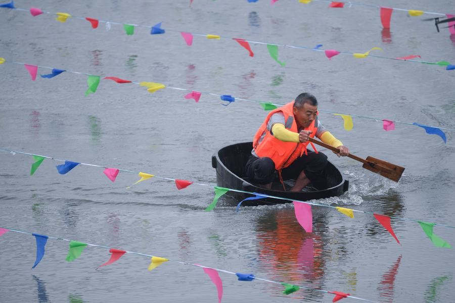 หูโจวจัดแข่ง 'พายเรือกะละมัง' รับเทศกาลเรือมังกร