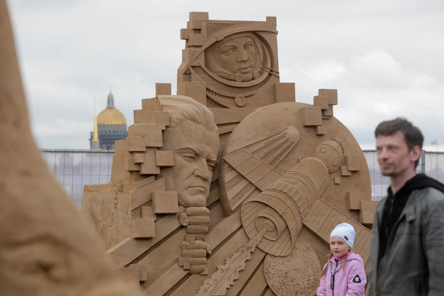 รัสเซียจัดเทศกาล 'ประติมากรรมทราย' รำลึก 'ปีเตอร์มหาราช'