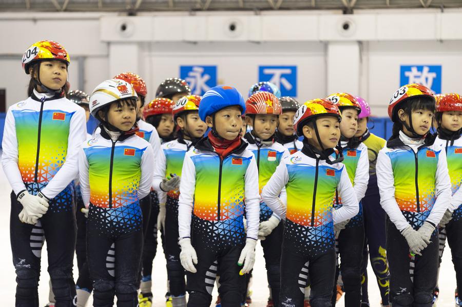 เด็กจีนฝึกซ้อม 'สเก็ตน้ำแข็ง' ใน 'เมืองแห่งแชมป์'