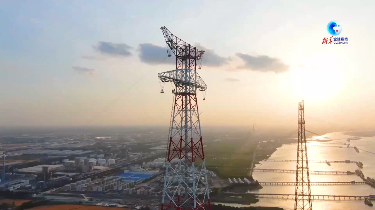 จีนเดินสาย 'เสาสายส่งไฟฟ้า' สูงสุดในโลก ข้ามแม่น้ำแยงซี