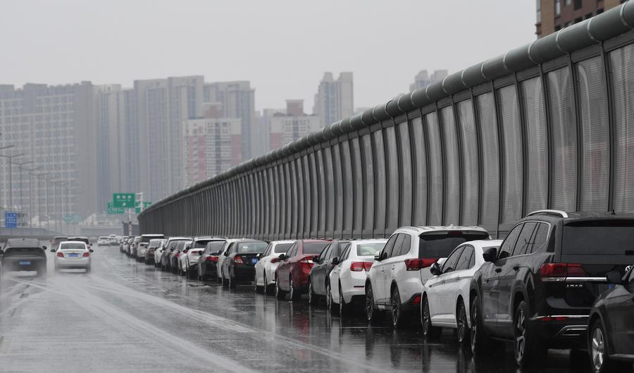 จีนเตือนภัย 'พายุฝน' ระดับสีน้ำเงิน ถล่มหลายพื้นที่