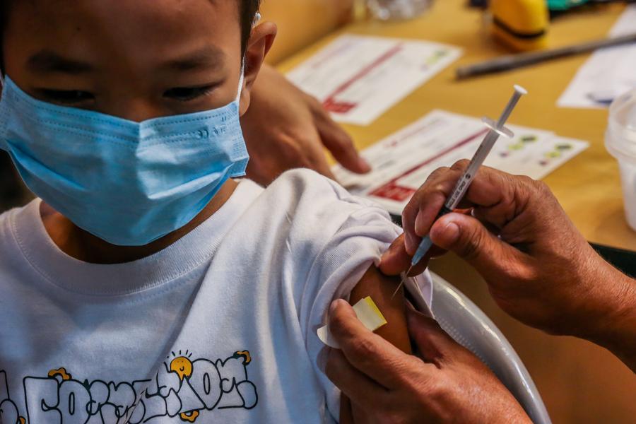 'ฟิลิปปินส์' บรรลุเป้าฉีดวัคซีนโควิด-19 'ครบโดส' กว่า 70 ล้านคน