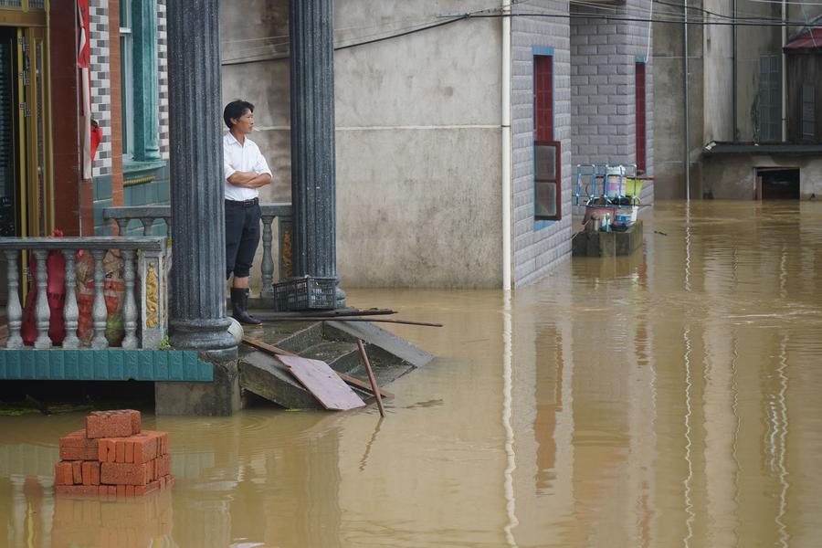 จีนเตือนภัย 'พายุฝน' ระดับสีเหลือง กระหน่ำหลายพื้นที่