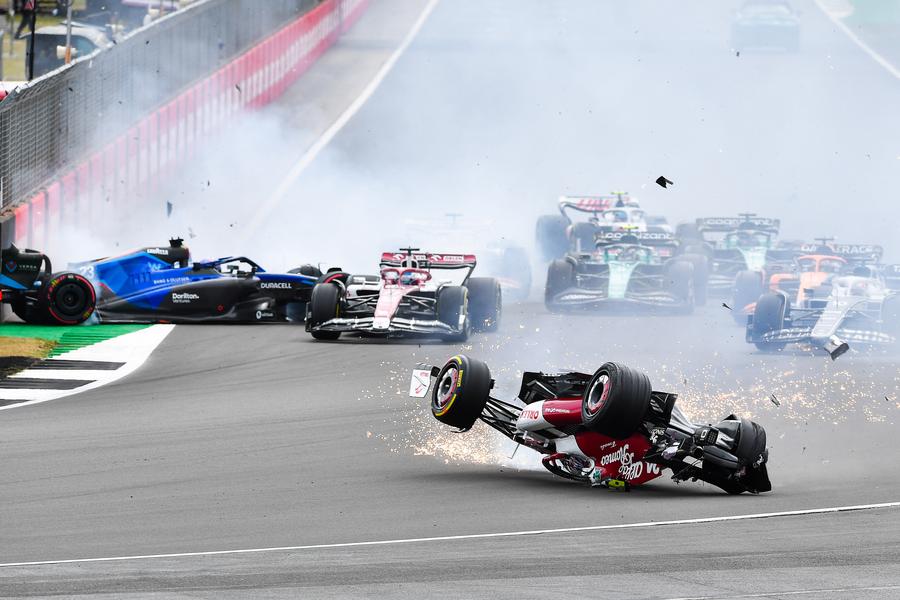 'นักแข่งชาวจีน' ประสบอุบัติเหตุรถชนกลางสนามแข่ง F1
