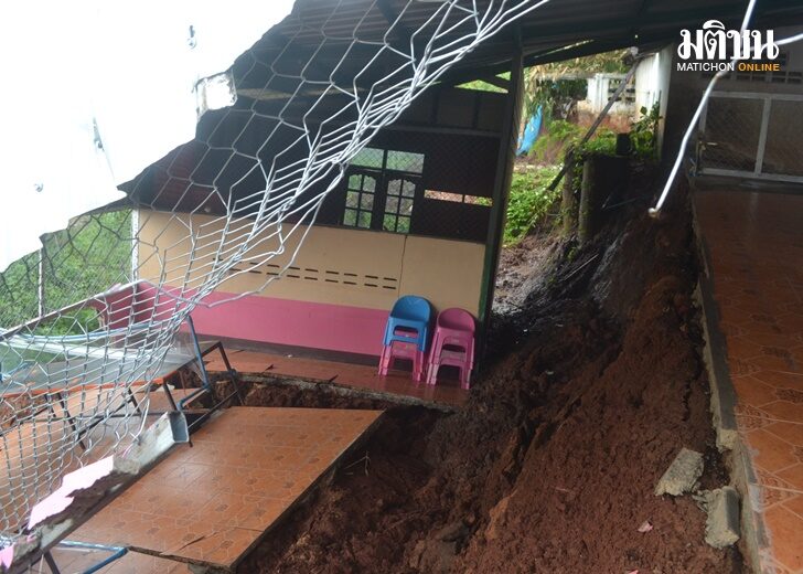 ระทึก ชัยภูมิฝนตกหนัก 2 วันติด ดินริมแม่น้ำชีถล่ม 'ศูนย์เด็กเล็ก-บ้านปชช.' พังเสียหาย