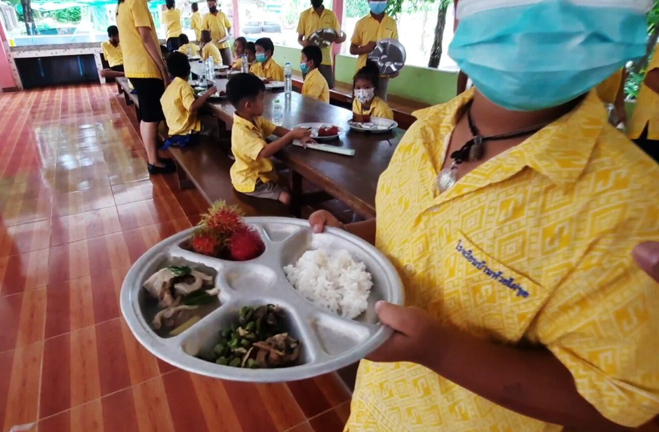 อุทัยฯ ชื่นชมโรงเรียนขนาดเล็ก ปิ้งไอเดียปลูกผักสวนครัว บริหารจัดสรรงบอาหารกลางวันลงตัว