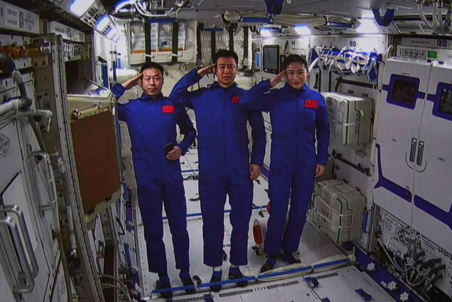 ทีมนักบินอวกาศจีน 'เสินโจว-14' เข้าสู่โมดูลเวิ่นเทียนแล้ว