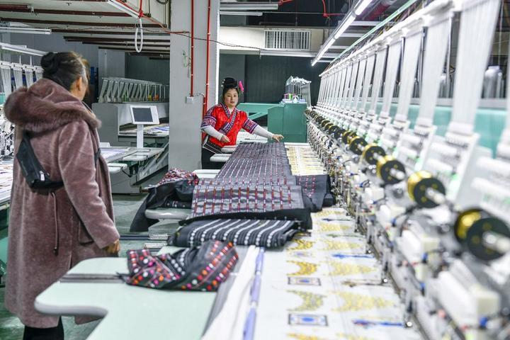 จีนเผยรายได้ 'อุตสาหกรรมเสื้อผ้า' โตมั่นคงในครึ่งปีแรก