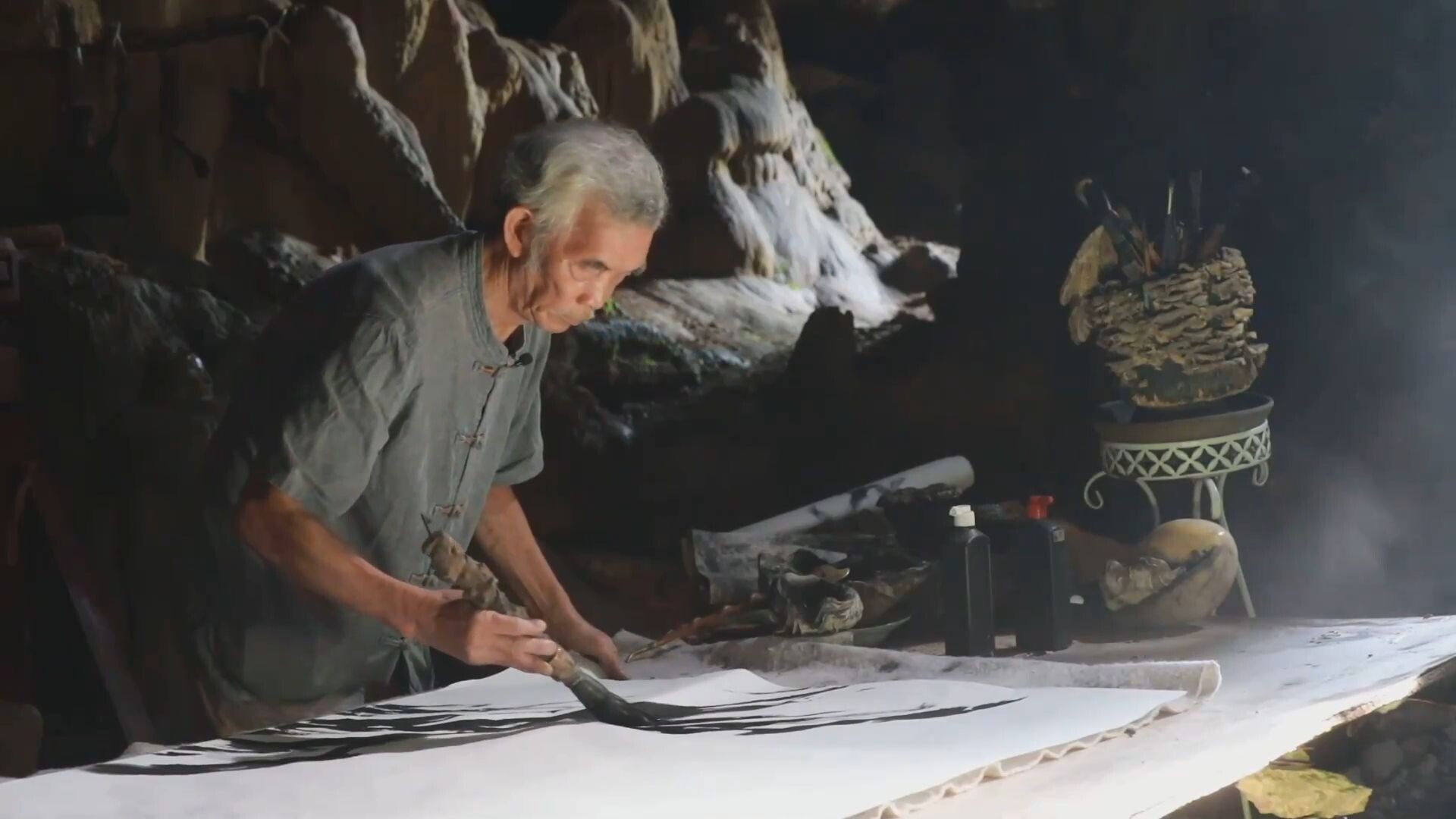 รู้จัก 'จิตรกรชรา' ในกุ้ยโจว ผู้รังสรรค์ 'งานศิลป์ในถ้ำ' กว่า 30 ปี